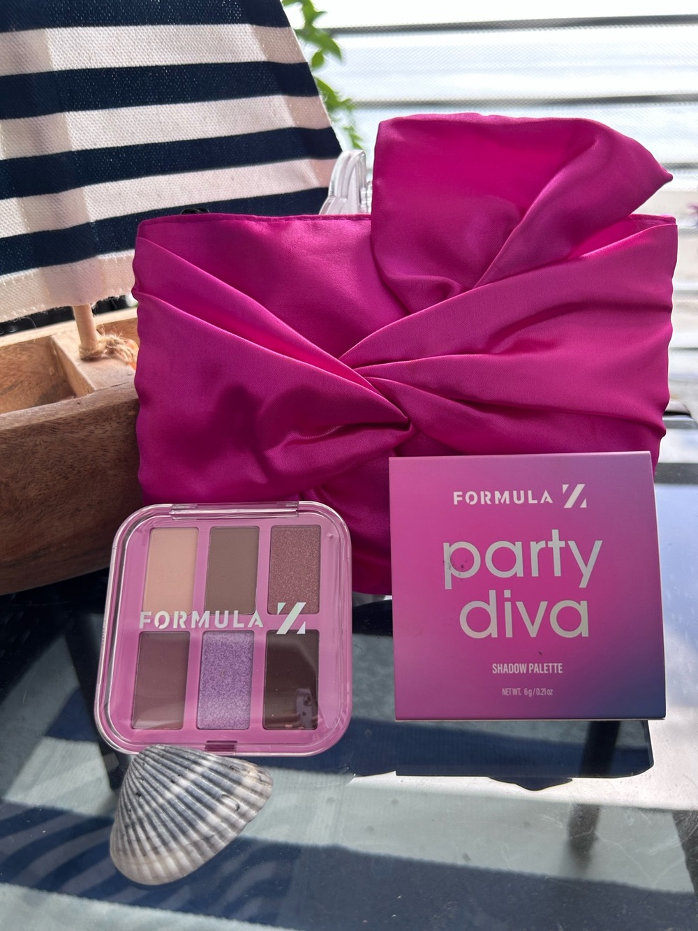Eye Shadow Palette by Party Diva And Make Up Case  ( 5x7 in) Brand New